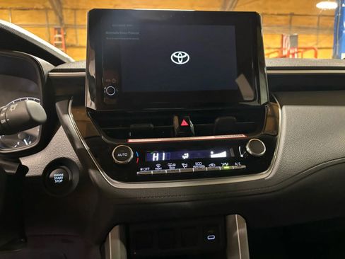 Used 2024 Toyota Corolla Cross LE image 38