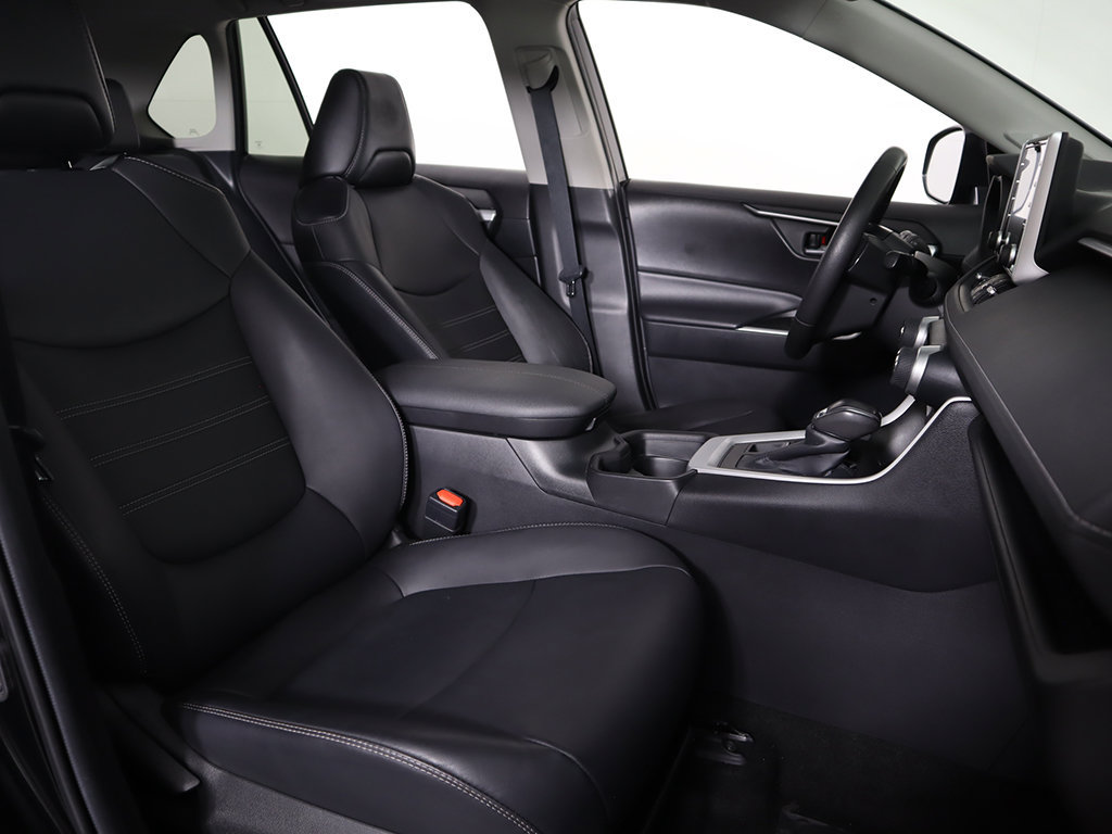 Used 2021 Toyota RAV4 XLE Premium AWD/4WD image 31