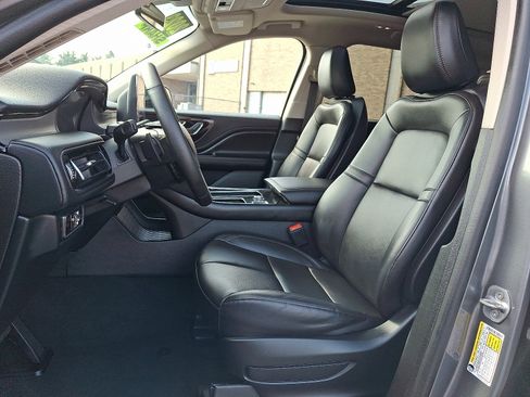Used 2023 Lincoln Aviator Standard w/ Premium Package image 14