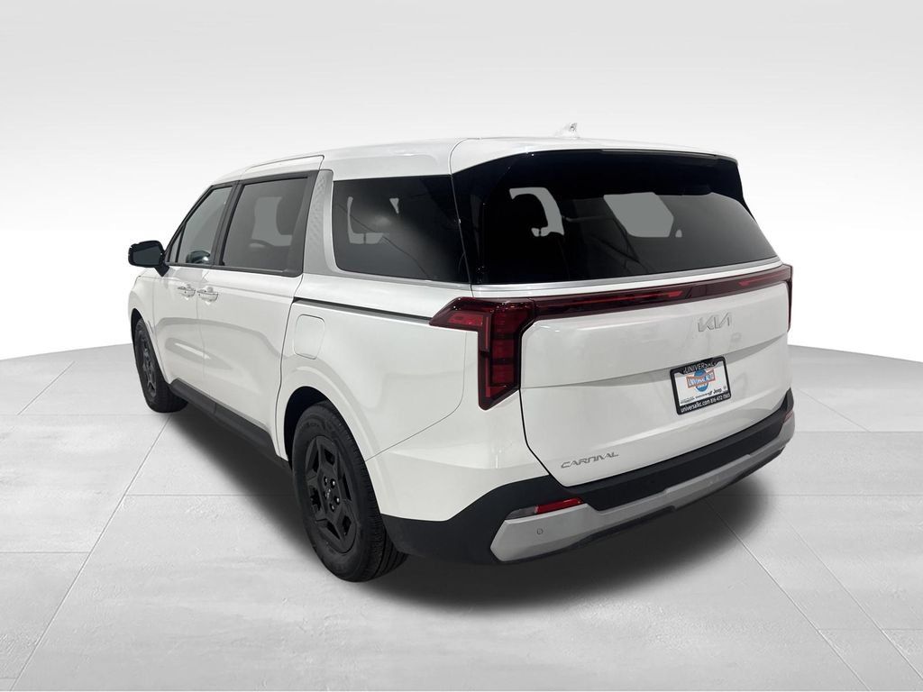Used 2025 Kia Carnival FWD image 40
