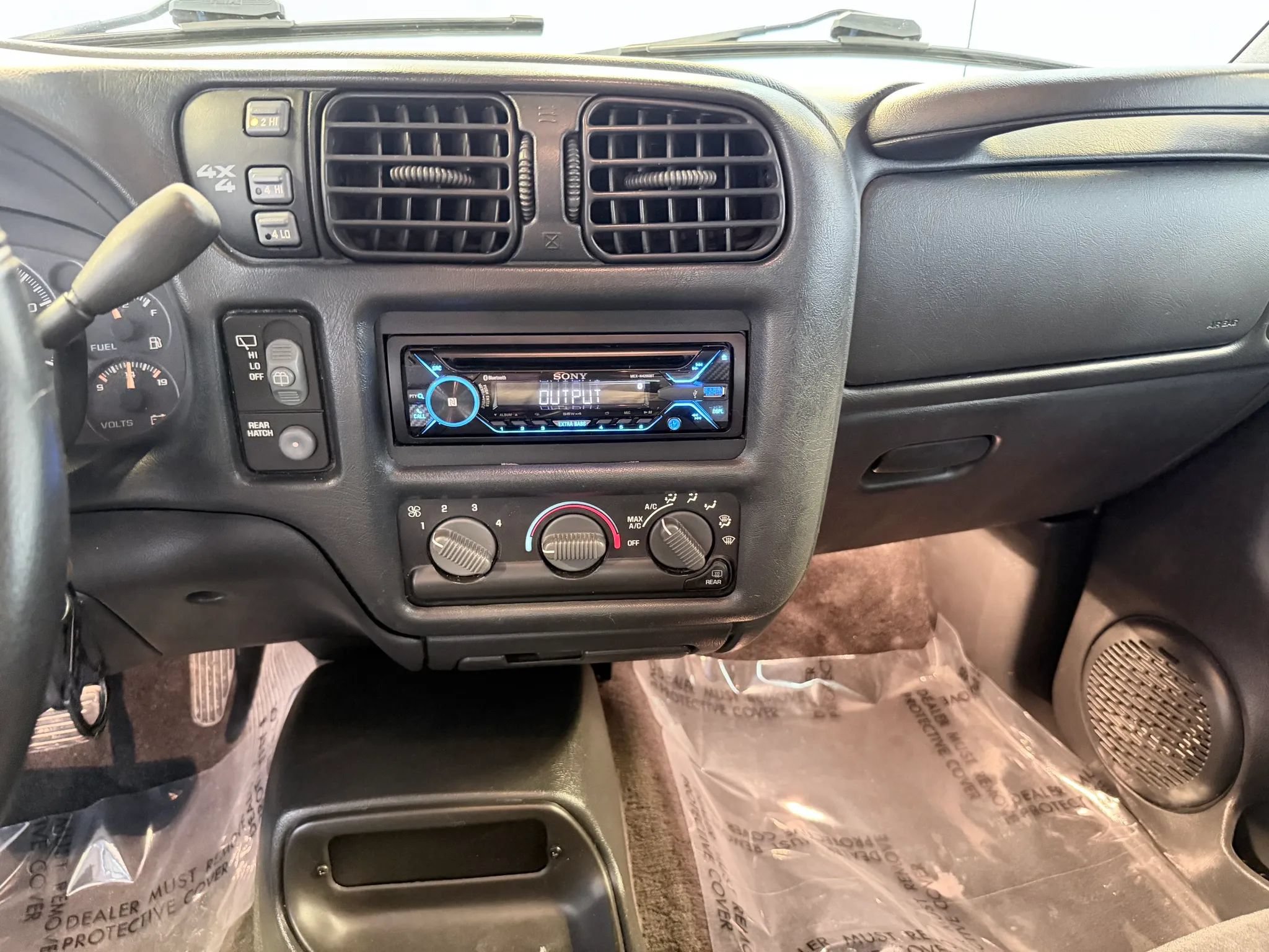 Used 2001 Chevrolet Blazer LS w/ Preferred Equipment Group AWD/4WD image 16