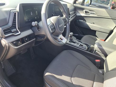 Used 2023 Kia Sportage LX image 16
