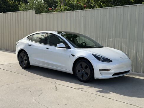 Used 2022 Tesla Model 3 Long Range AWD/4WD image 3
