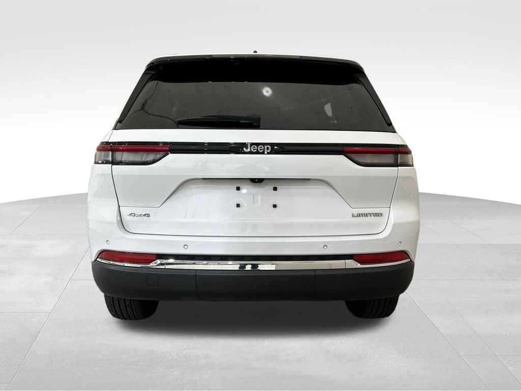Used 2023 Jeep Grand Cherokee Limited AWD/4WD image 4