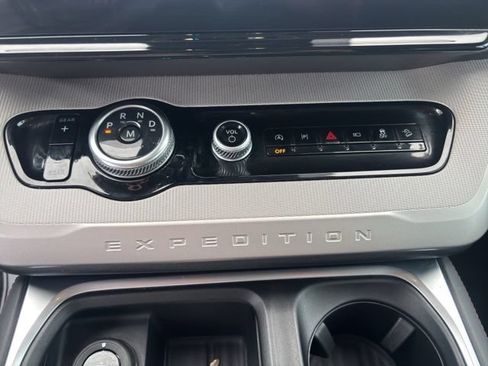 Used 2025 Ford Expedition Active AWD/4WD image 18
