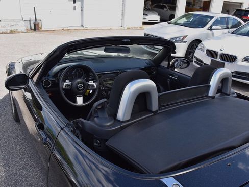 Used 2006 MAZDA MX-5 Miata Touring RWD image 25