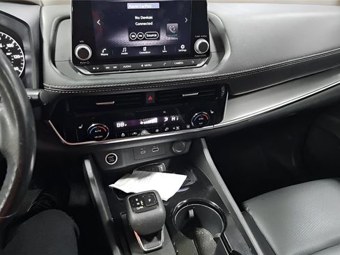 Used 2023 Nissan Rogue SV w/ SV Premium Package image 21