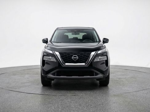 Used 2025 Nissan Rogue SV image 2