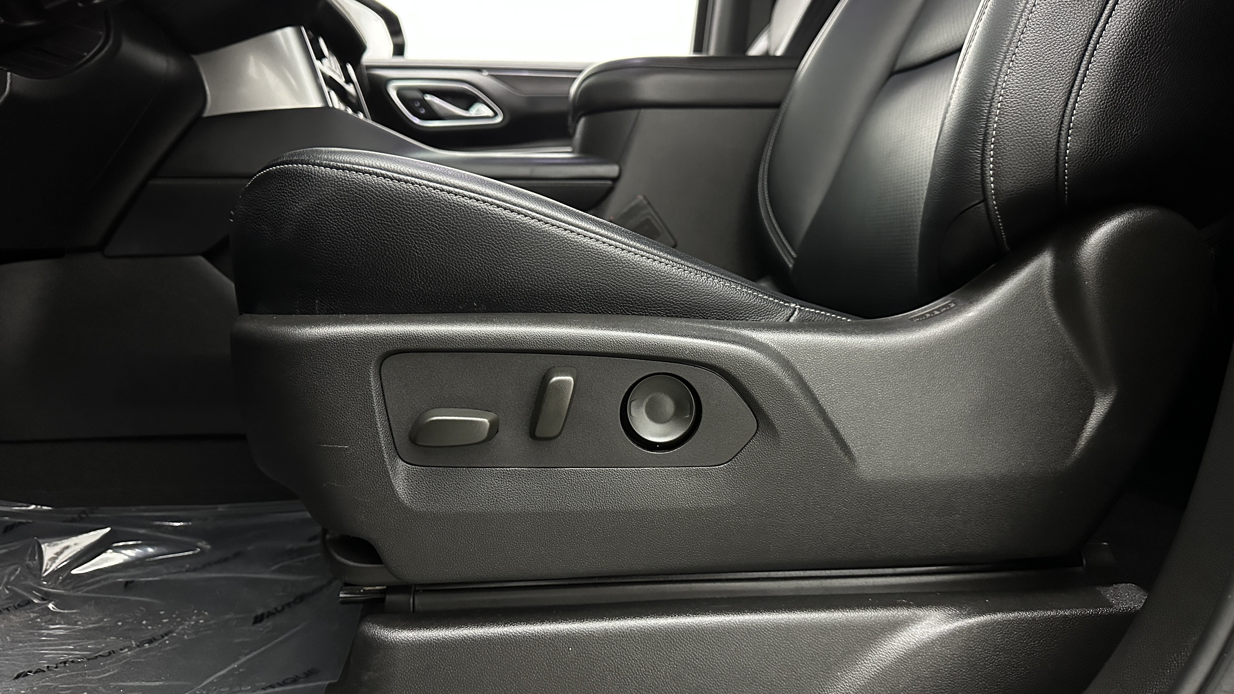 Used 2024 Chevrolet Tahoe LS RWD image 14