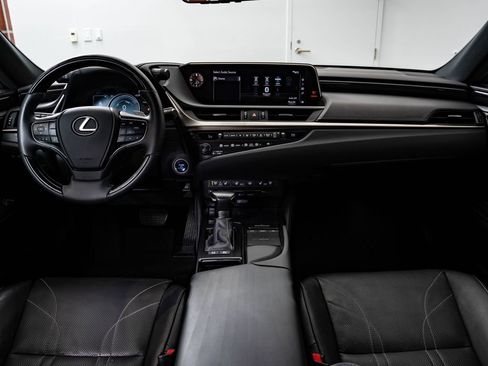 Certified 2020 Lexus ES 300h Ultra Luxury w/ Accessory Package FWD image 34