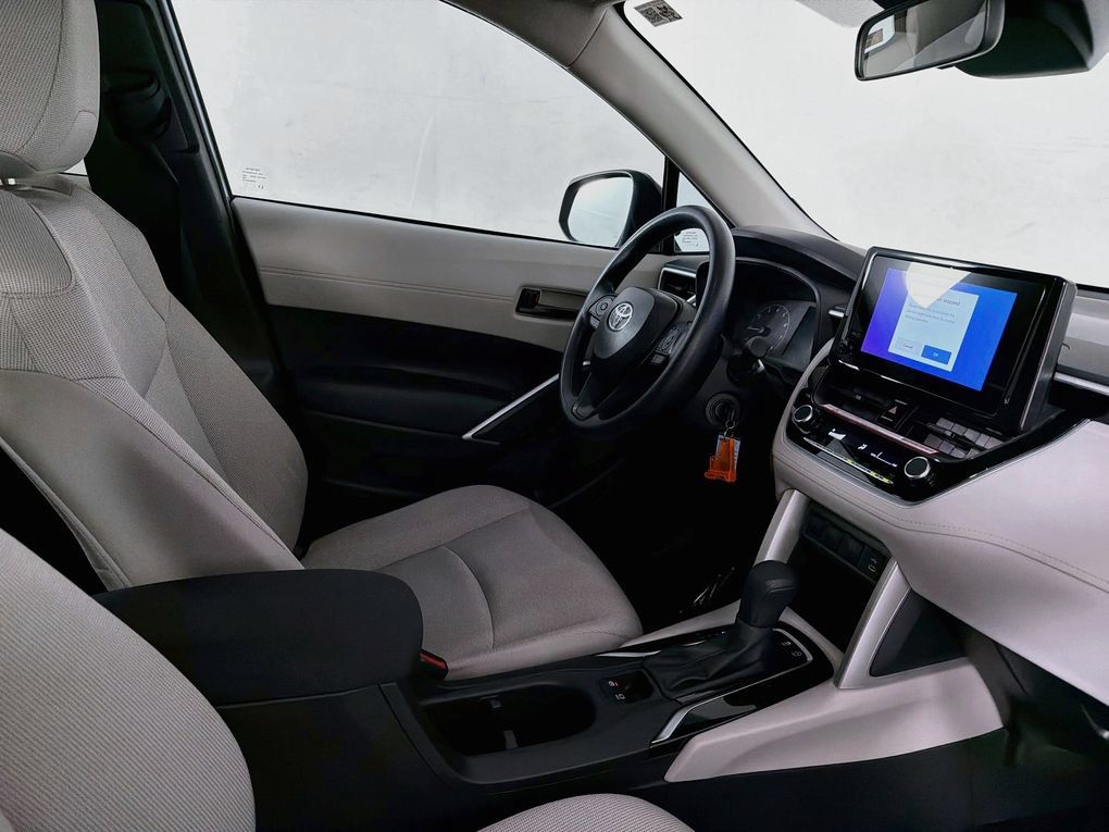 Used 2025 Toyota Corolla Cross L FWD image 35