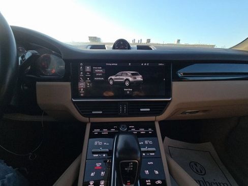 Used 2019 Porsche Cayenne Base image 6