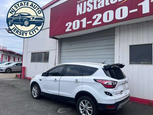 Used 2017 Ford Escape SE AWD/4WD image 10