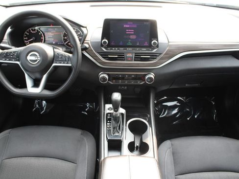 Used 2024 Nissan Altima 2.5 SV FWD image 16