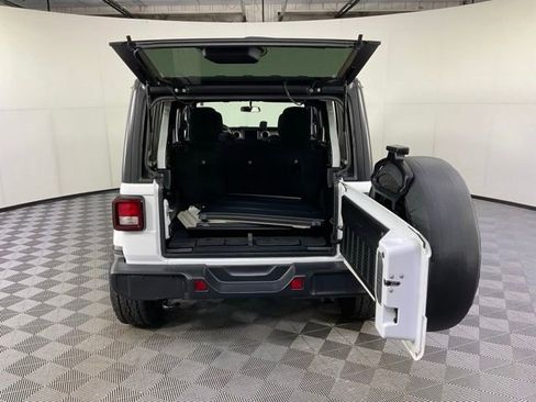 Used 2019 Jeep Wrangler Unlimited Sahara AWD/4WD image 39