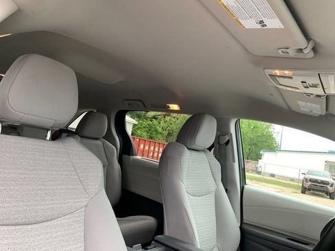 Used 2021 Toyota Sienna LE AWD/4WD image 21