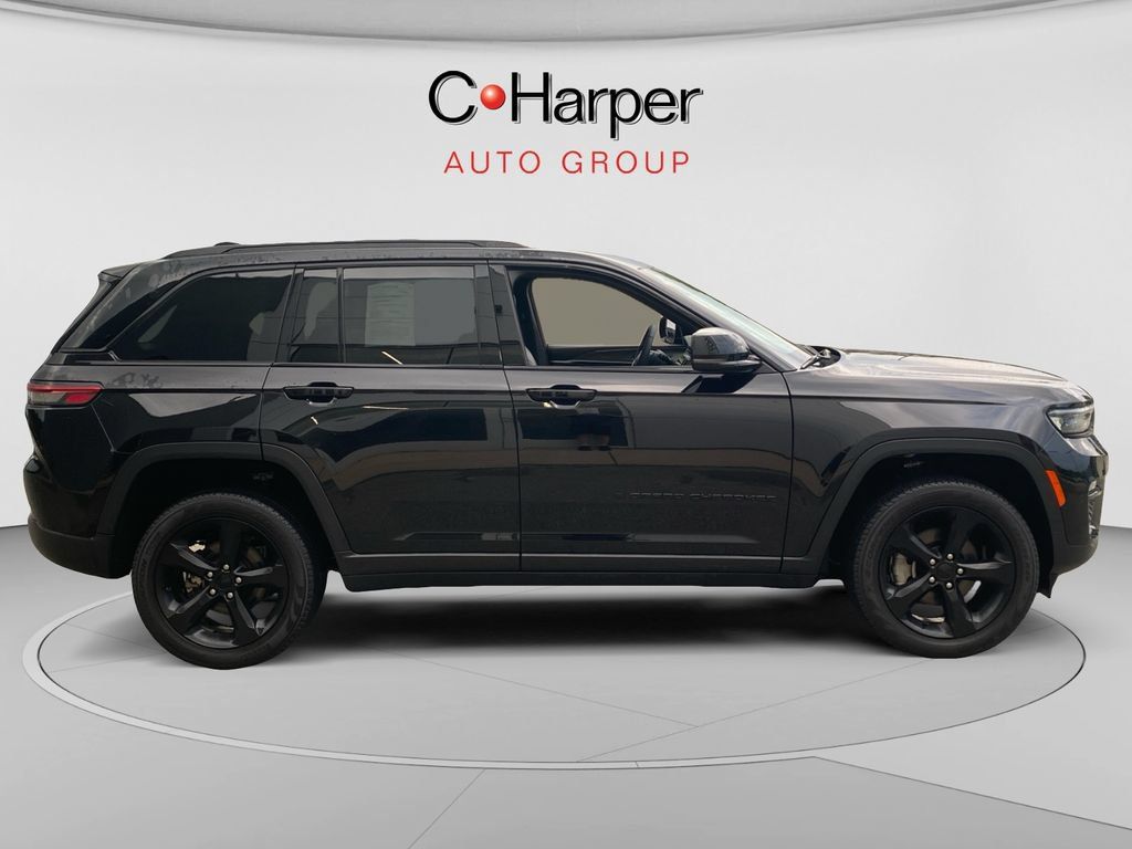 Used 2024 Jeep Grand Cherokee Limited w/ Black Appearance Package AWD/4WD image 2