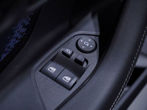Used 2025 BMW 230i Coupe w/ M Sport Package RWD image 11