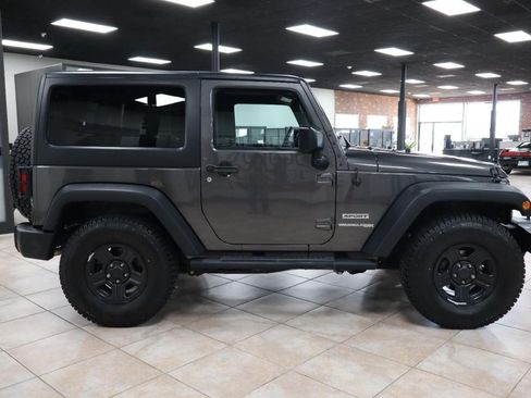 Used 2018 Jeep Wrangler Sport w/ Connectivity Group AWD/4WD image 7
