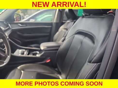 Used 2023 Jeep Grand Cherokee 4WD 4xe w/ Luxury Tech Group II image 11