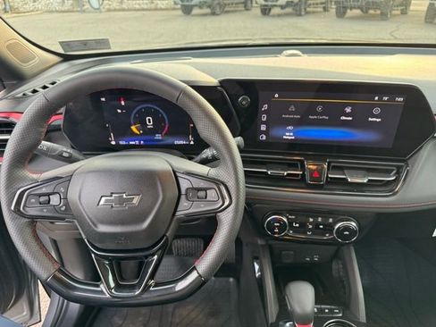 Used 2025 Chevrolet TrailBlazer RS w/ Convenience Package AWD/4WD image 13