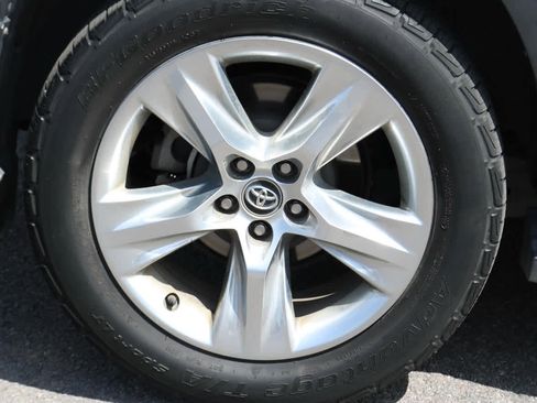 Used 2017 Toyota Highlander Limited AWD/4WD image 12