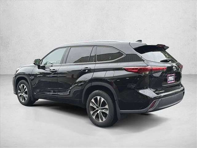 Used 2020 Toyota Highlander XLE AWD/4WD image 7
