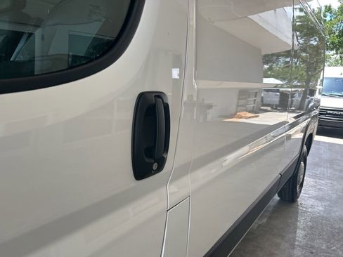Used 2025 RAM ProMaster 2500 w/ Convenience Group FWD image 13