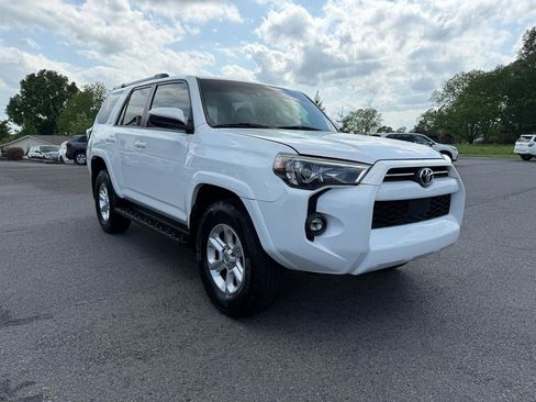 Used 2024 Toyota 4Runner SR5 AWD/4WD image 8