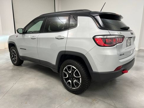 Used 2024 Jeep Compass Trailhawk AWD/4WD image 5