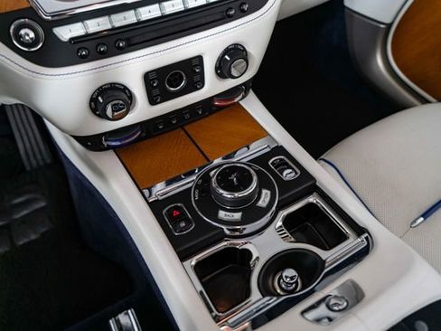 Used 2017 Rolls-Royce Dawn RWD image 24