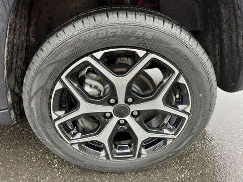 Used 2025 Jeep Compass Limited image 31