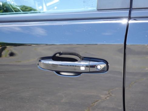 Used 2023 Chevrolet Silverado 1500 LT AWD/4WD image 15