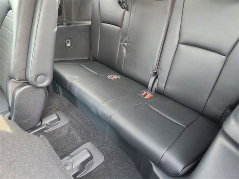 Used 2023 Toyota Highlander XLE image 32