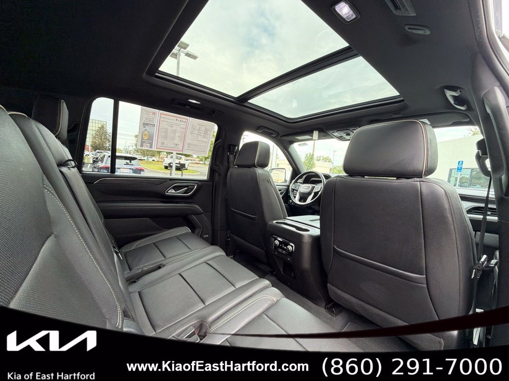 Used 2023 GMC Yukon XL SLT AWD/4WD image 14
