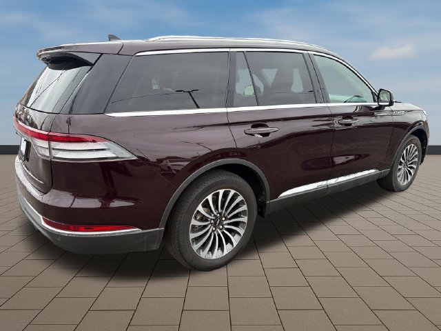 Used 2024 Lincoln Aviator AWD image 7