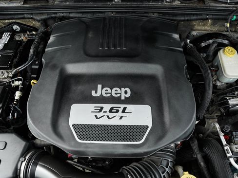 Used 2013 Jeep Wrangler Unlimited Sahara w/ Dual Top Group image 27