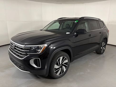 Used 2025 Volkswagen Atlas SE FWD image 3