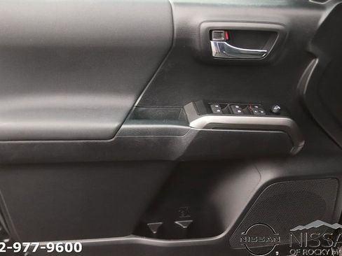 Used 2020 Toyota Tacoma TRD Sport image 11