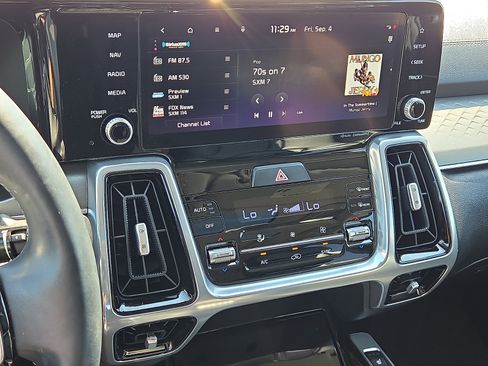 Used 2023 Kia Sorento SX AWD/4WD image 17