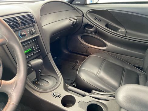 Used 2002 Ford Mustang Deluxe image 25