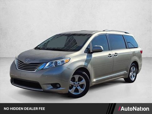 Used 2017 Toyota Sienna LE FWD image 1