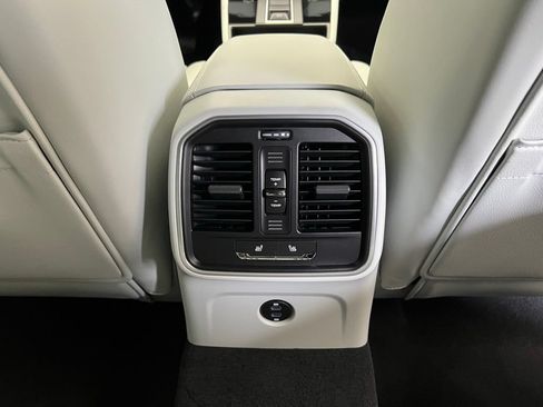 Used 2026 Porsche Macan AWD/4WD image 17