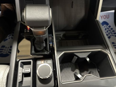 Used 2025 Toyota Tundra Limited image 25