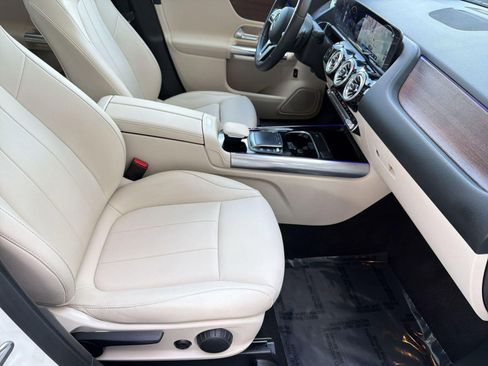 Certified 2022 Mercedes-Benz GLA 250 4MATIC image 32