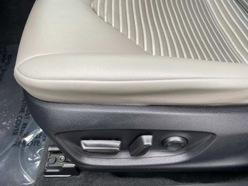 Used 2023 Toyota Camry SE image 20