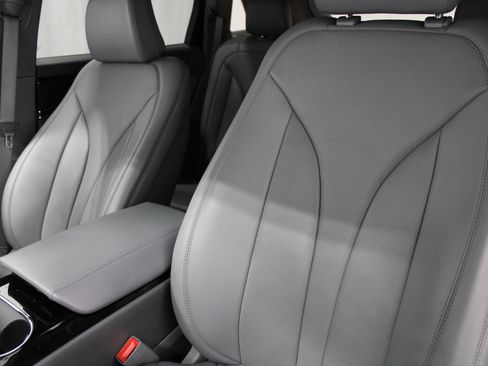 Used 2022 Lincoln Nautilus Reserve AWD/4WD image 16