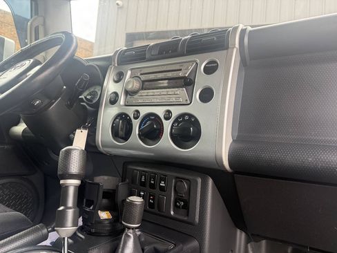 Used 2007 Toyota FJ Cruiser 4WD w/ Upgrade Pkg 2 image 19