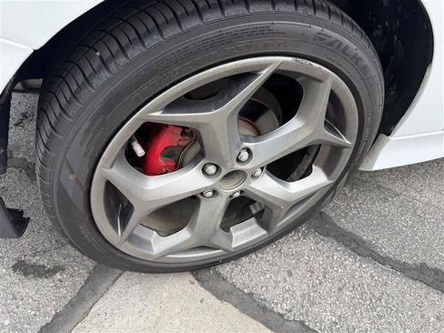 Used 2017 Ford Focus ST FWD image 13