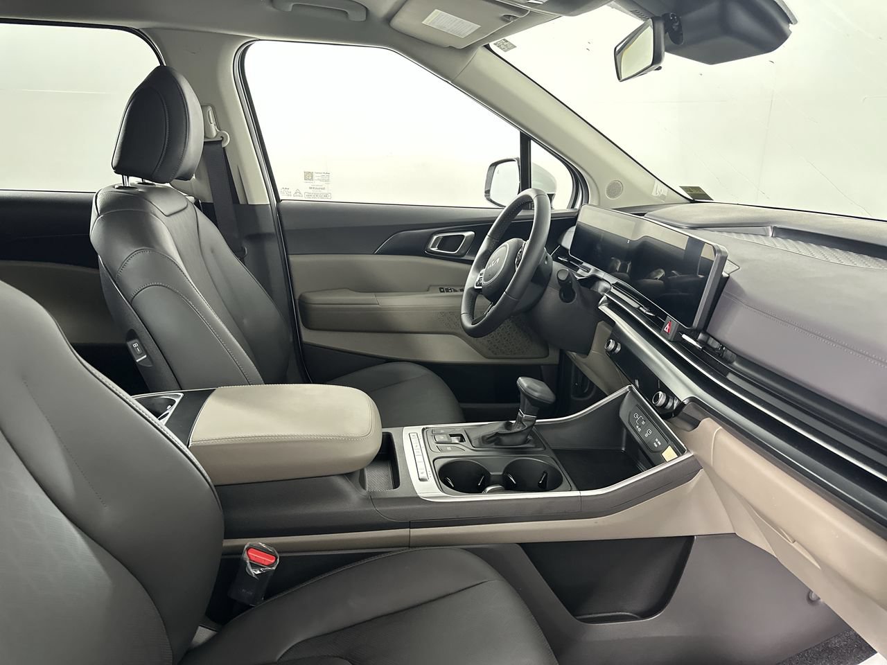 Certified 2026 Kia Carnival FWD image 12